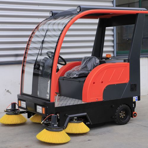 Economic Semi Enclosed Driving Sweeper