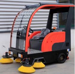 Floor scrubber machine