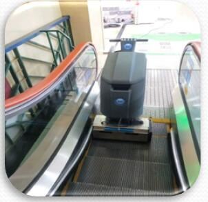 Hot Sales Automatic Mobile Escalator Cleaning Machine